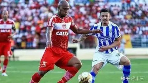 《独家揭秘：斯洛特放话，伊萨克与埃基蒂克将频繁携手，大名单权力尽在我手！》